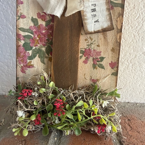 Floral Cross Spring/Easter Decor - Picture 2 of 6